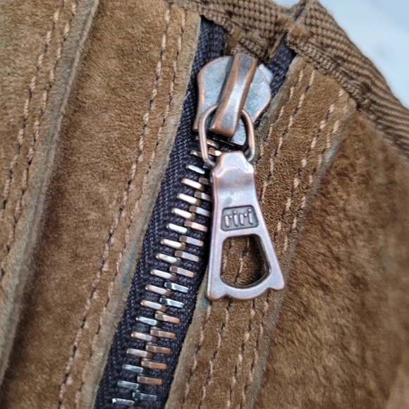 UGG | Mayfaire 5116 suede leather sheepskin sherpa lined side zip winter boots - Picture 9 of 13